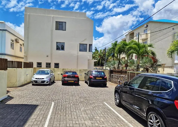 Modern Air-Conditioned 3 Bedroom Apartment On Ground Floor, Fully Equiped With Swimming Pool - Flic En Flac, West Coast - Tranquil Lagoons